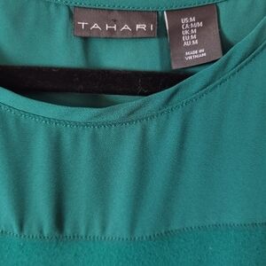 TAHARI Top